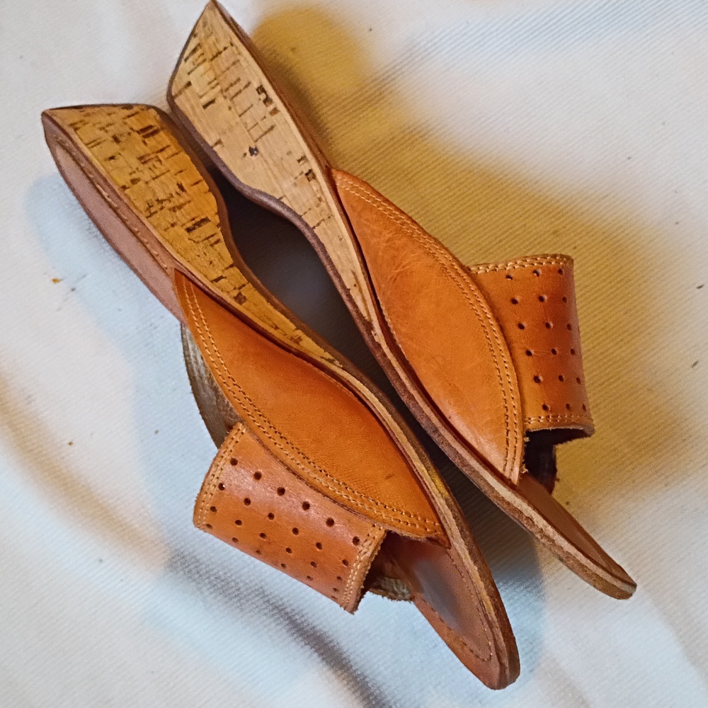 First Editions Slide Wedge - Picture 3 of 7